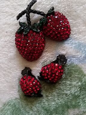 Weiss Pin & Earrings